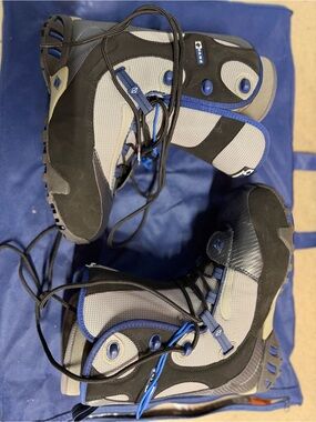 Vans Men's Gray and Blue Snowboard Boots